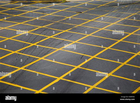 when are you allowed to wait on the yellow grid markings